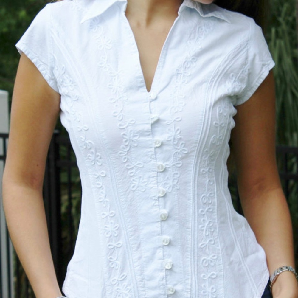 Fitted cap sleeve button up blouse made in Peru pirate core